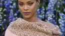 “Aku adalah gadis itu. Gadis yang merasa bahwa rasa sakit sebanyak hubungan ini, mungkin membuat beberapa orang lebih kuat dari yang lain.” ungkap Rihanna. (AFP/Bintang.com)