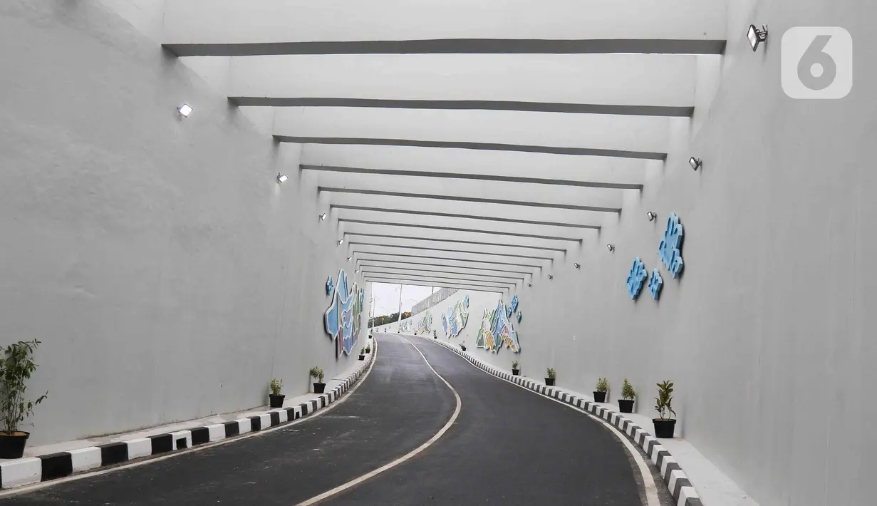 Suasana Jalan Underpass Dewi Sartika di Depok, Jawa Barat, Selasa (17/1/2023). Diketahui, proyek pembangunan underpass Jalan Dewi Sartika ini menelan biaya sebesar Rp180 miliar. (Liputan6.com/Herman Zakharia)
