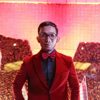 Pria yang memandu acara infotainment ini sedih melihat sampah berserakan di tengah alam yang sejuk, ‘Kebanyakan bungkus permen dan botol minuman. Jadi miris banget melihatnya,’ ujar Indra.  (Nurwahyunan/Bintang.com)