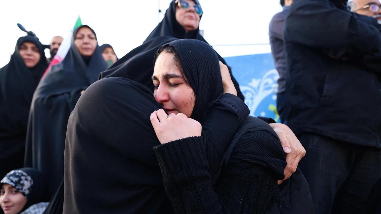 FOTO: Iran Berduka Usai Kematian Ayatollah Ali Khamenei dalam Serangan Militer
