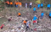 Tim Gabungan Gencarkan Pembersihan Sungai Pamekasan, Antisipasi Banjir Musim Hujan