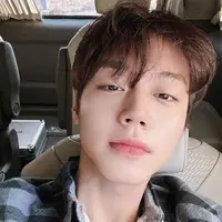 Bicara tentang Park Ji Hoon, ia menggeluti karier sejak kecil tepatnya di awal tahun 2000-an. [Foto: Instagram/0529.jihoon.ig]