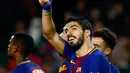 Penyerang Barcelona, Luis Suarez melakukan selebrasi usai mencetak gol ke gawang Girona pada lanjutan La Liga Spanyol di stadion Camp Nou (25/2). Barcelona menang telak 6-1 dan Suarez mencetak Hattrick di pertandingan ini. (AP Photo/Manu Fernandez)