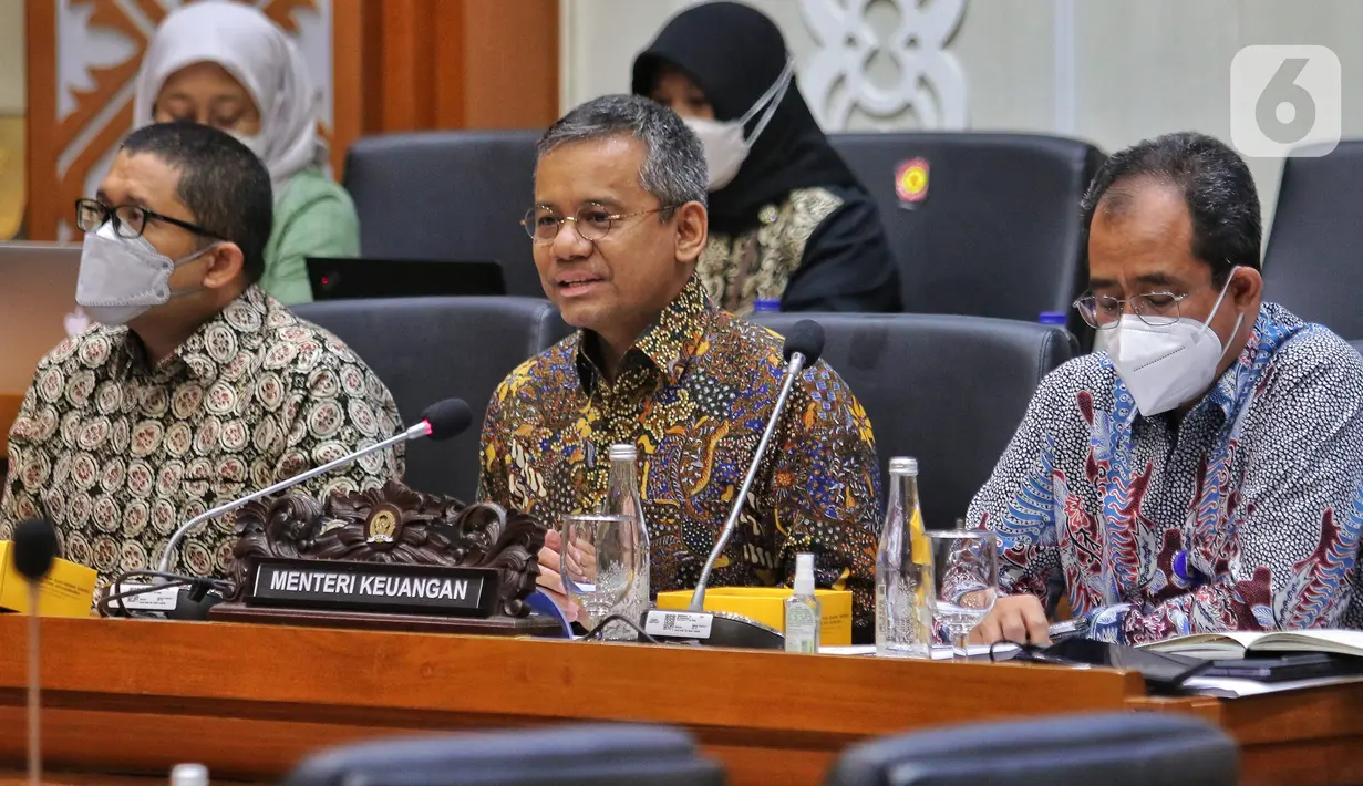 Wakil Menteri Keuangan (Wamenkeu) Suahasil Nazara mengikuti rapat kerja dengan Badan Legislasi DPR RI di kompleks Parlemen, Jakarta, Kamis (18/8/2022). Raker tersebut dalam rangka harmonisasi Rancangan Undang-Undang (RUU) tentang pengembangan dan penguatan sektor keuangan. (Liputan6.com/Angga Yuniar)