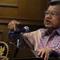 Mantan Wapres Jusuf Kalla menyampaikan pemaparan dalam acara Semiloka Nasional di Jakarta, Kamis (12/12/2019). Kegiatan yang diadakan oleh Komnas HAM itu bertajuk Refleksi Implementasi Mediasi di Indonesia. (Liputan6.com/Johan Tallo)