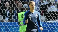 Bomber Timnas Prancis, Antoine Griezmann membawa timnya unggul 1-0 atas Australia lewat titik putih.