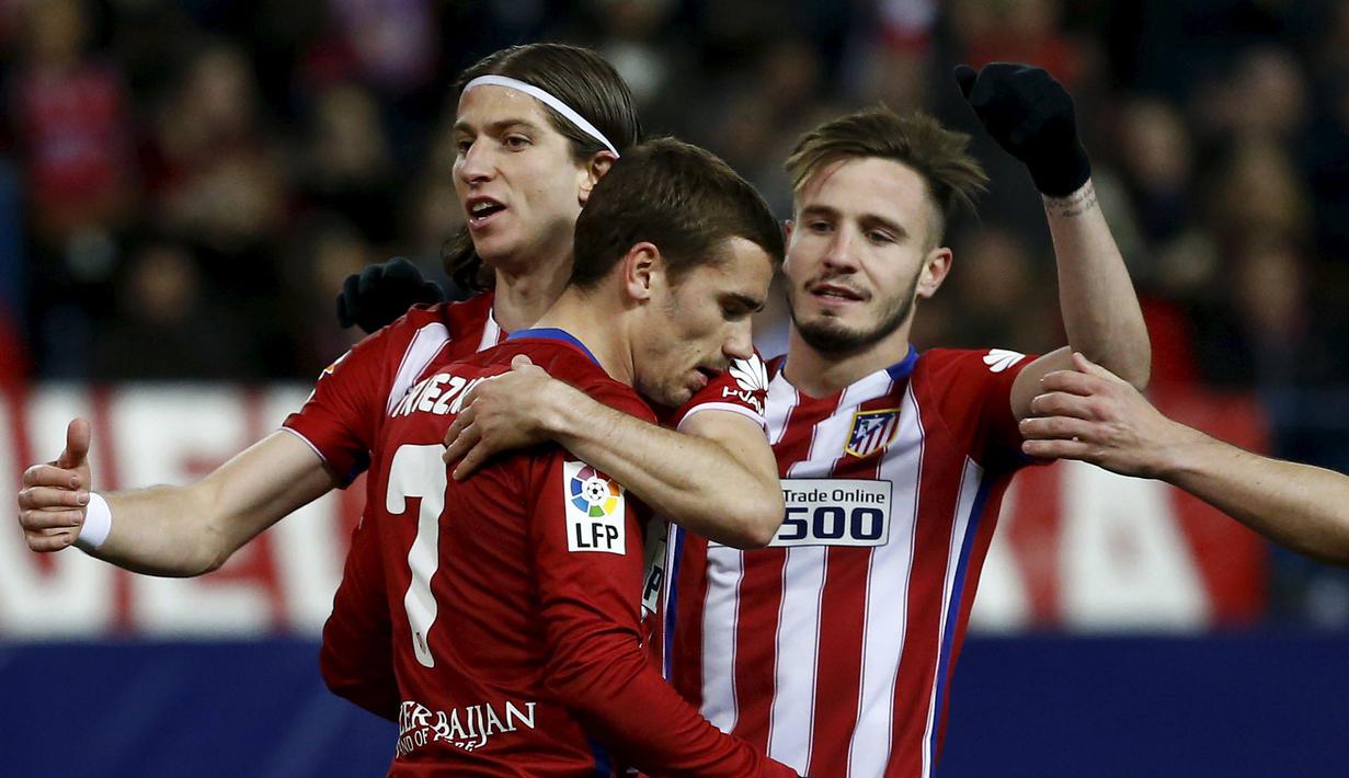 Para Pemain Atletico Madrid merayakan gol Antoine Griezmann saat melawan Real Sociedad dalam lanjutan La Liga di Vicente Calderon, Madrid, Rabu (2/3/2016) dini hari WIB. (REUTERS/Juan Medina)