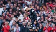 Robert Sanchez tampil jauh dari kata meyakinkan meski sempat membuat satu penyelamatan penting. Ia kebobolan tiga gol dan kerap salah dalam distribusi sebelum ditarik keluar akibat benturan. (AFP/Adrian Dennis)