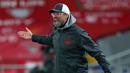 Pelatih Liverpool, Jurgen Klopp, tidak puas dengan penampilan para pemainnya dalam laga lanjutan Liga Champions 2020/21 Grup D melawan Ajax Amsterdam di Anfield Stadium, Liverpool, Selasa (1/12/2020) waktu setempat. Liverpool menang 1-0 atas Ajax. (AFP/Peter Byrne/Pool)
