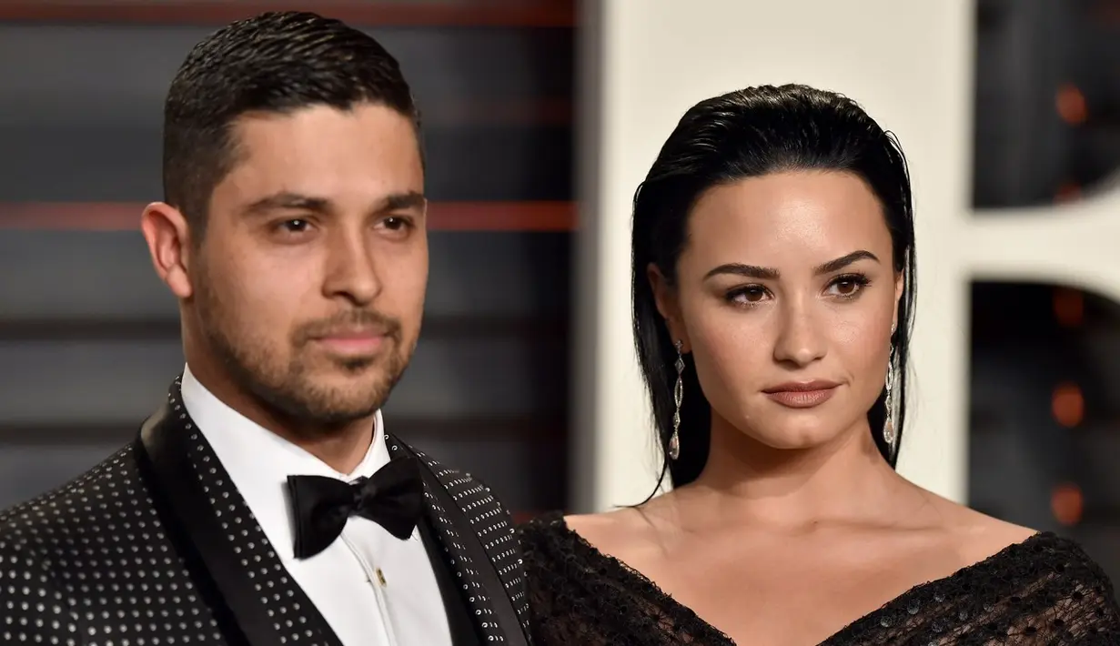 "Demi sangat jujur tentang dirinya yang kembali mengonsumsi alkohol pada Wilmer. Namun Wilmer tak menyangka akan seperti ini," sambung sumber. (glamour)