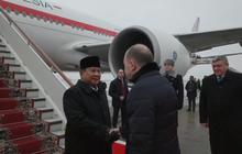 Disambut Hujan, Prabowo Mendarat di Rusia untuk Bertemu Putin