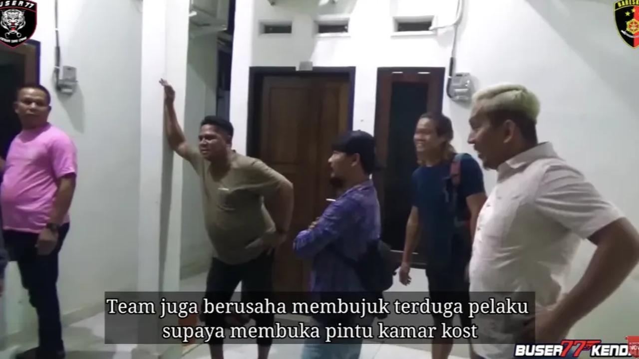 Tanpa berlama-lama, Polisi langsung melakukan penangkapan terhadap Panjul yang ada di dalam kamar kos.