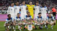 Pemain timnas&nbsp;Inggris melakukan sesi foto bersama sebelum&nbsp;pertandingan grup B Piala Dunia 2022 melawan Amerika Serikat yang berlangsung di Al Bayt Stadium, Qatar, Sabtu (25/11/2022). (AP Photo/Luca Bruno)
