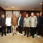 Calon Presiden (Capres) nomor urut 3, Ganjar Pranowo bersilahturahmi dengan Pendeta Niko Njotorahardjo. (Dok. Tim Media Ganjar Pranowo)