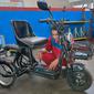 Siswa SMK 1 Galagah Banyuwangi merakit sepeda listrik khusus difabel (Hermawan Arifianto/ Liputan6.com)