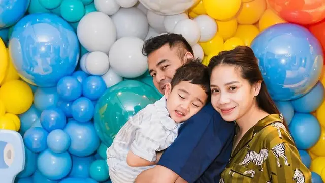 Nagita Slavina saat Rayakan Ulang Tahun Rayyanza ke-4 dengan mengenakan baju tidur. [@raffinagita1717]