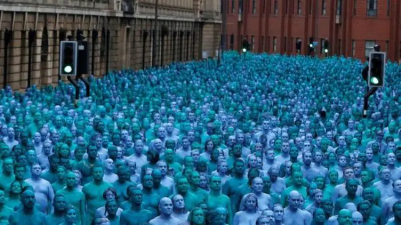 Ribuan Orang Bugil di Inggris untuk Karya Seni Sea of Hull 