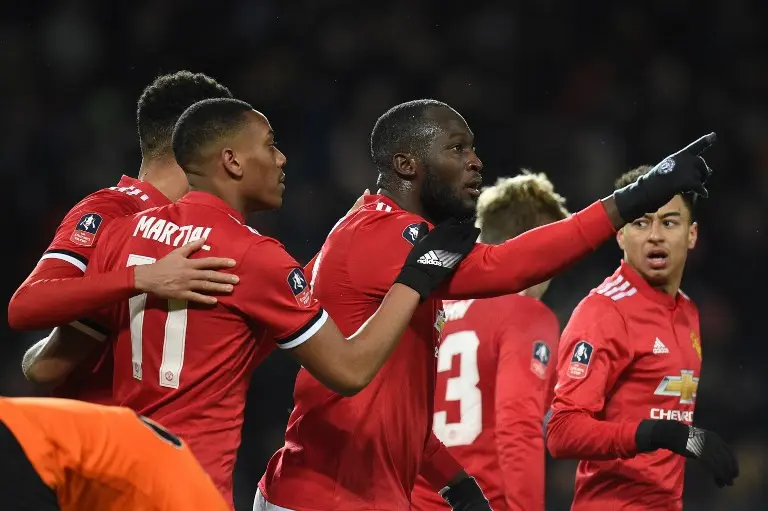 Manchester United akan menghadapi Chelsea di final Piala FA 2017-2018 yang akan berlangsung di Stadion Wembley, Sabtu (19/5/2018). (AFP/Oli Scarff)