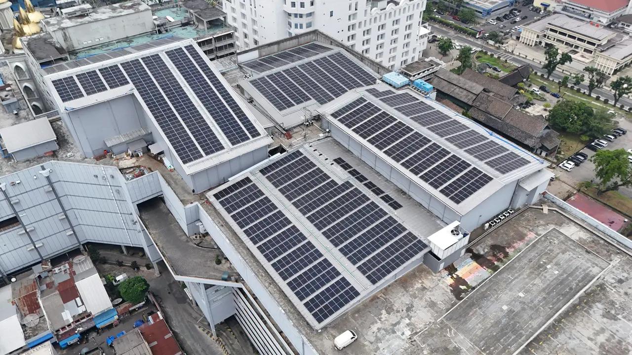 Peresmian PLTS atap di Sun Plaza Medan dengan potensi produksi 810 MWh per tahun. (Dok Lippo Malls Indonesia)
