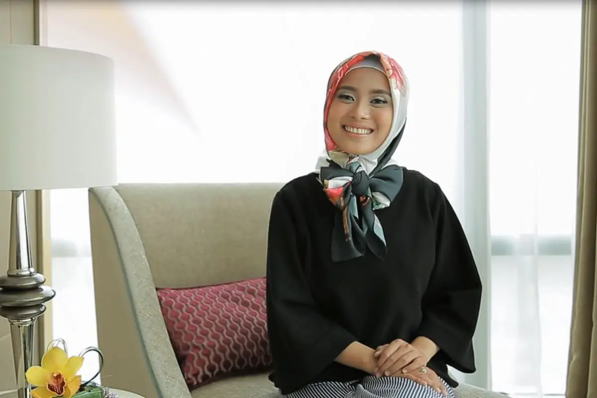 Tutorial Hijab Motif Floral Bikin Pangling ala Restu Anggraini