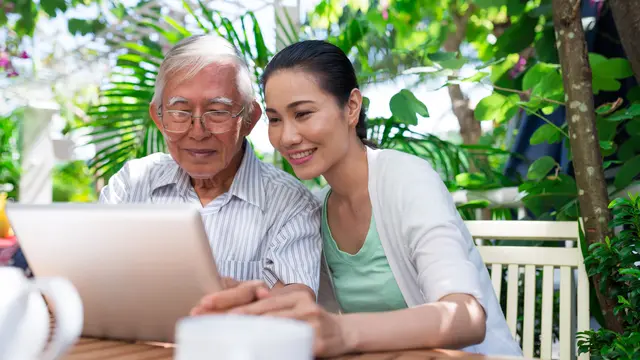 ayah dan anak perempuan