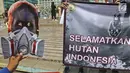 Masyarakat yang tergabung dalam organisasi Lingkar Ganja Nusantara (LGN) Jakarta melakukan aksi yang bertajuk Selamatkan Hutan Indonesia pada Car Free Day di Kawasan Bundaran HI, Jakarta, Minggu (29/9/2019).  (Liputan6.com/Herman Zakharia)