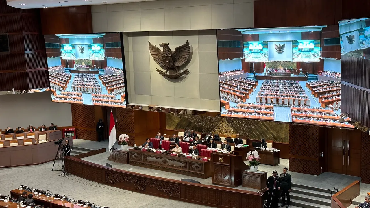 Ketua DPR RI Puan Maharani menyetujui RUU Usul Inisiatif Baleg DPR RI tentang perubahan keempat atas UU Nomor 1 Tahun 2015 tentang Penetapan Peraturan Pemerintah Pengganti UU Nomor 1 Tahun 2014 tentang Pemilihan Gubernur, Bupati dan Walikota.