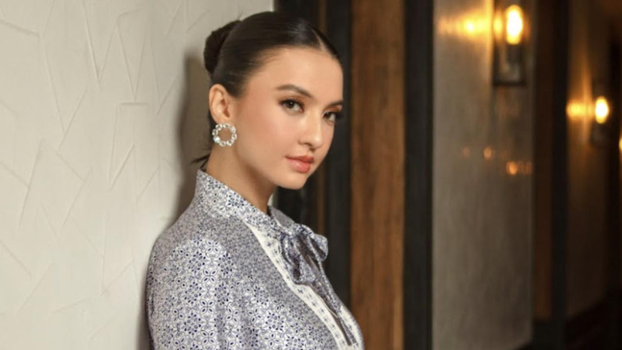 4 Inspirasi Style Baju Lebaran 2025 dari Selebriti Wanita, Bikin Penampilan Lebih Anggun dan Berkelas