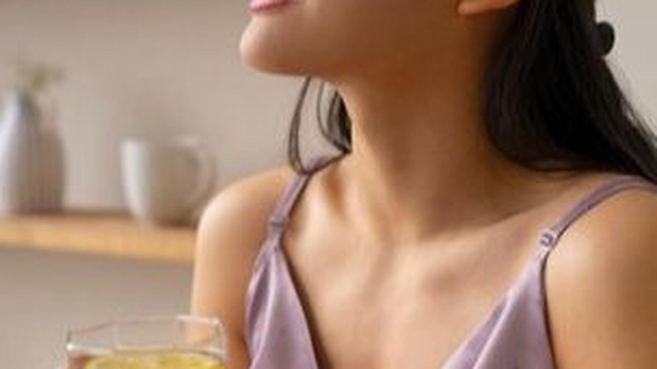 Rutin mengonsumsi jamu buatan sendiri tidak hanya memberikan kesegaran untuk tubuh. Tapi juga bisa menjaga stamina serta menjaga daya tahan tubuh. Selamat mencoba di rumah.