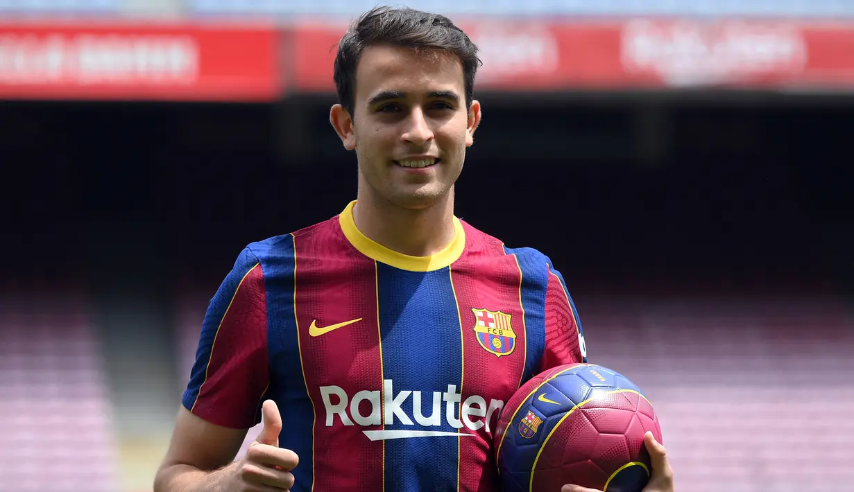 Bek tengah: Eric Garcia. Pemain berusia 20 tahun ini mengikat kontrak dengan Barcelona selama 5 tahun usai menolak perpanjangan kontrak bersama Manchester City. Dirinya menuntut menit bermain yang lebih banyak usai kalah bersaing dengan Aymeric Laporte. (Foto: AFP/Lluis Gene)