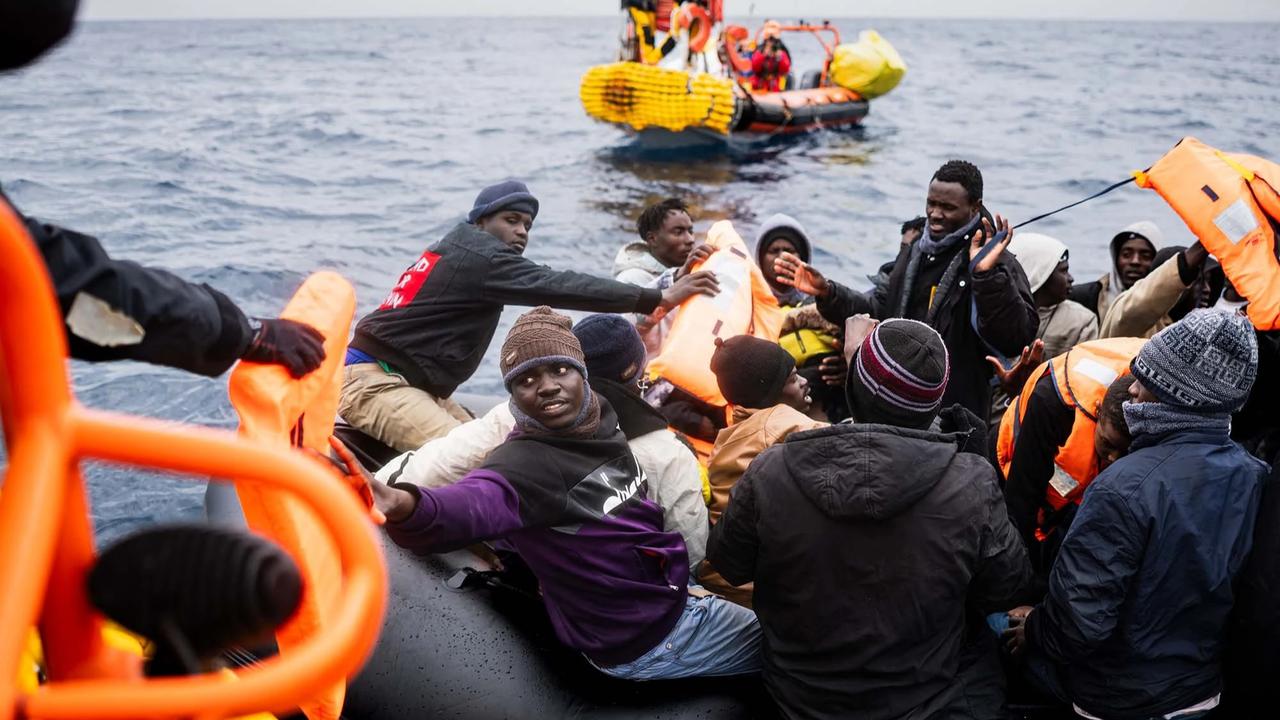 FOTO: Detik Detik Penyelamatan Migran di Laut Lepas Libya