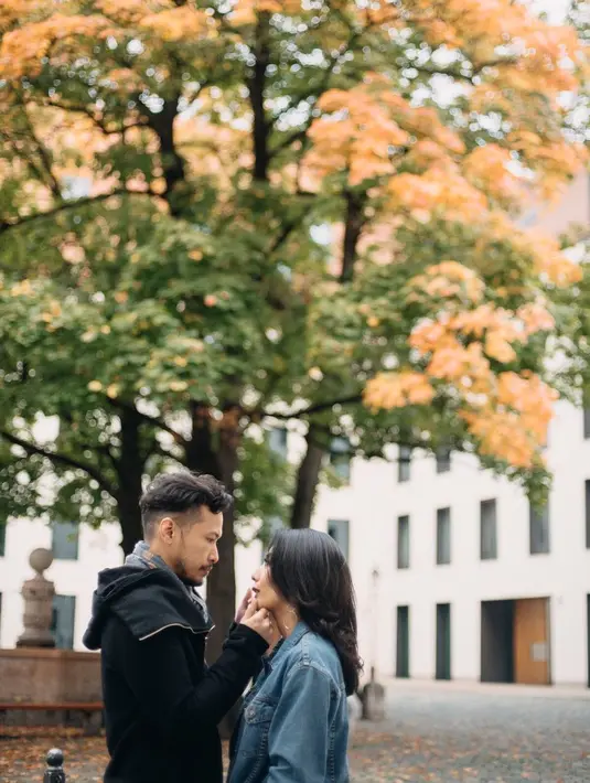 Dua bulan setelah berjalan menjalani program kehamilan, bintang film Air Terjun Pengantin itu juga belum menunjukkan ada tanda kehamilan. Hal itu membuat Tyas khawatir. (Instagram/raidensoe)
