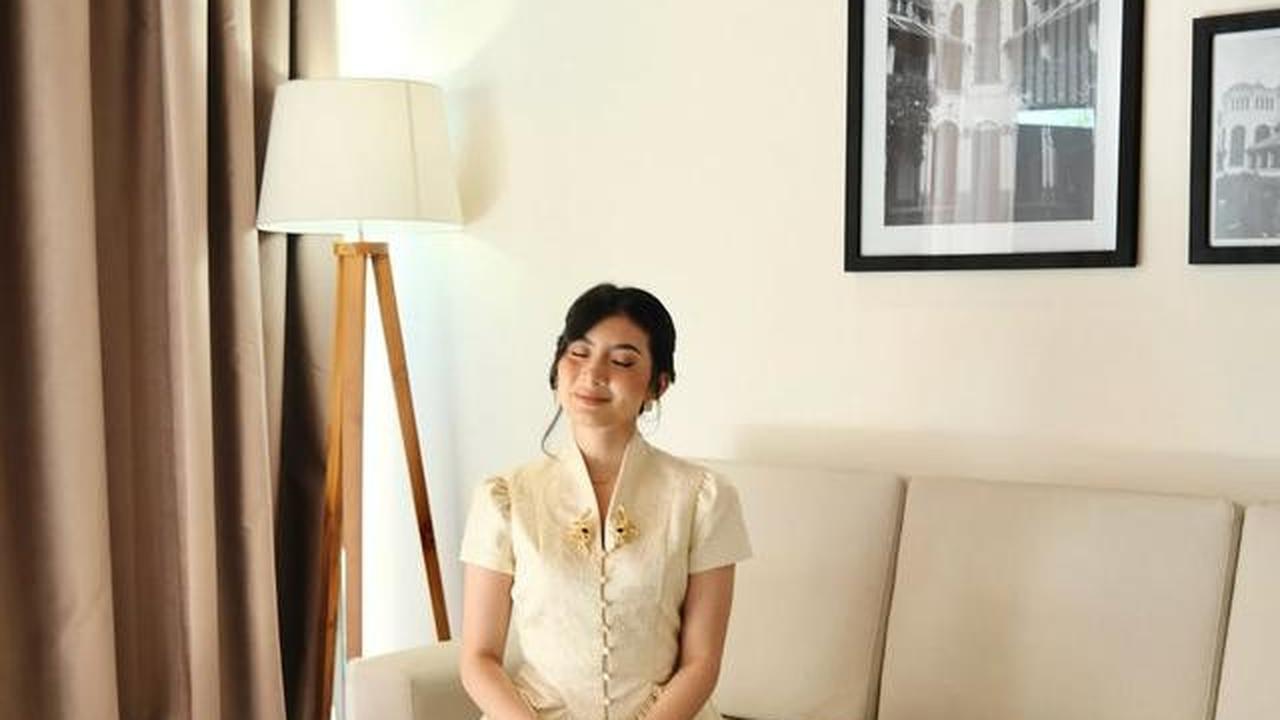 Model Kebaya Peplum Inka Andestha saat Hadiri Wisuda Pratama Arhan, Cantik Memesona