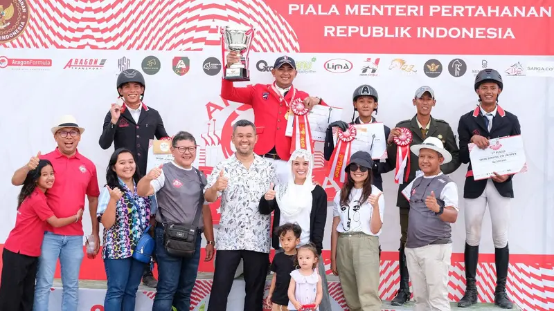 Ferry Wahyu Rebut Piala Menhan di Aragon Merdeka Masters 2024