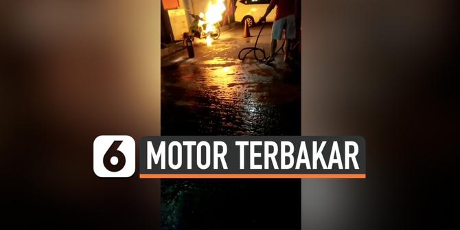 VIDEO: Motor Terbakar di Area SPBU Duren Sawit Jakarta