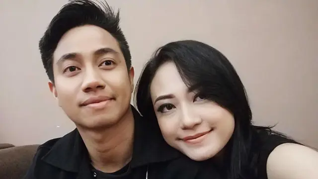 6 Potret Mesra Aiu Ratna Eks Garasi dan Josaphat Gitaris Killing Me Inside