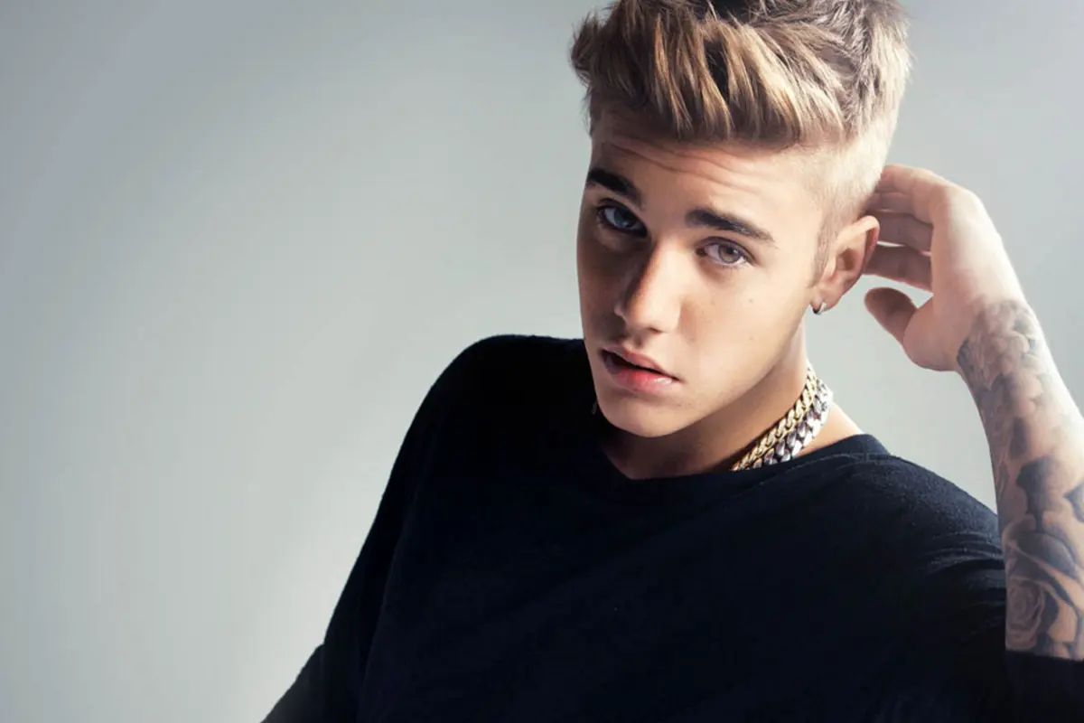 Justin Bieber Tampil Bugil di Majalah
