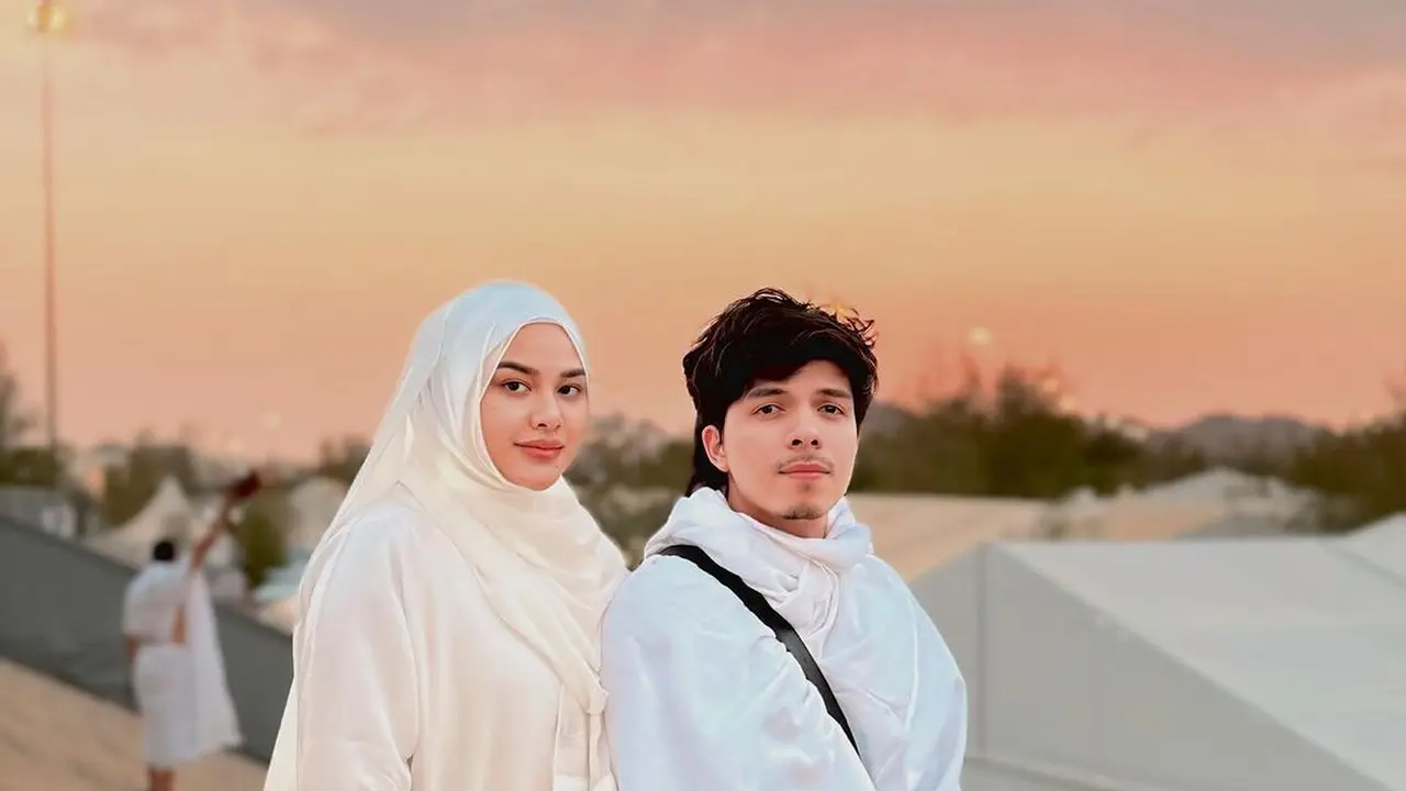 8 Gaya Santun Serasi Pasangan di Idul Adha, Syahrini-Reino Barack, Aaliyah Massaid-Thariq Halilintar dan Erina Gudono-Kaesang Pangarep
