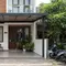8 Ide Kanopi Rumah Mungil yang Tidak Membuat Tampilan Fasad Terasa Penuh