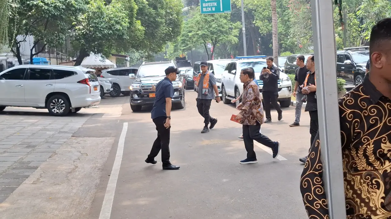 Pramono Anung menyambangi rumah Prabowo Subianto di Kertanegara, Jakarta, Selasa 915/10/2024).