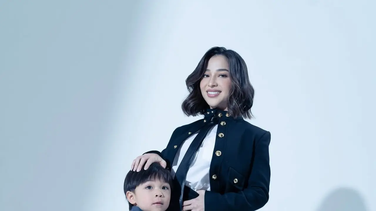 Gaya Kompak Nikita Willy dan Indra Priawan Bareng Anak-Anak dengan Busana Branded, Tampilkan Pesona Khas Keluarga Old Money