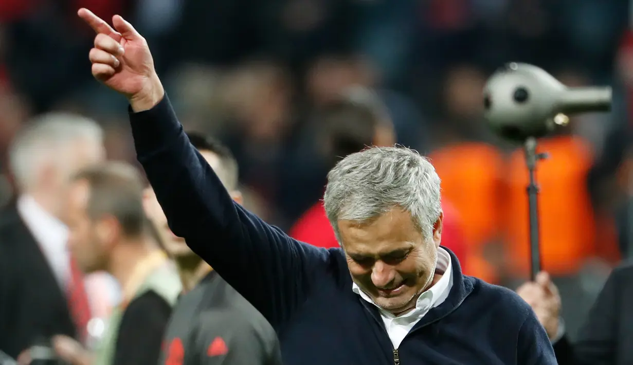 Jose Mourinho berselebrasi usai pertandingan melawan Ajax Amsterdam pada final Liga Europa di Friends Arena pada 24 Mei 2017. MU menang 2-0 atas Ajax berkat gol Pogba dan Henrikh Mkhitaryan. (AFP Photo/Odd Andersen)