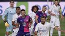 Penyerang Real Madrid, Karim Benzema, berebut bola dengan pemain Real Valladolid pada laga lanjutan Liga Spanyol di Estadio Alfredo Di Stefano, Kamis (1/10/2020) dini hari WIB. Real Madrid menang 1-0 atas Valladolid. (AP Photo/Manu Fernandez)