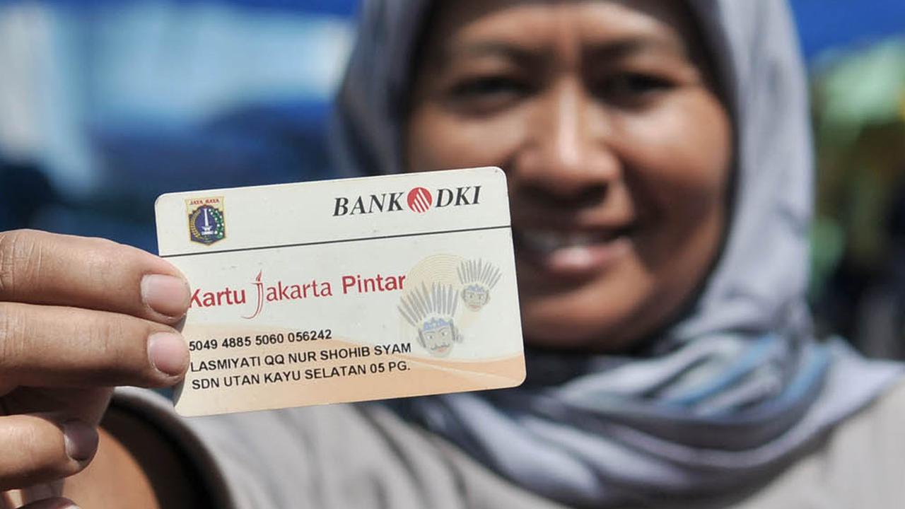 Warga DKI Pemegang KJP Serbu Pasar Murah