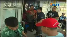 Jadwal tunggu yang terlalu lama dan jurusan bus Transjakarta yang terbatas juga dikeluhkan para penumpang.