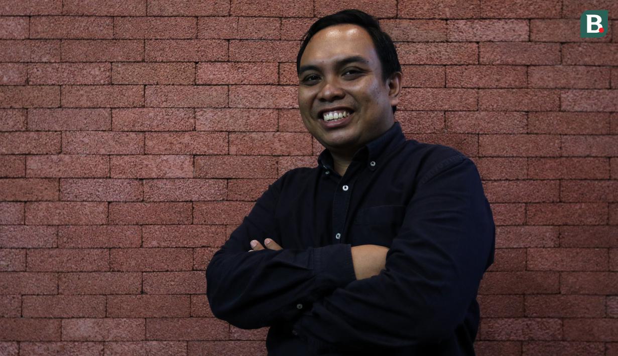 <p>Senior Consultant Primestar Communication, Rizal Jefrisani&nbsp;berpose saat&nbsp;kunjungan Digital Business Consultant untuk Madura United ke kantor Bola.com di Gondangdia, Jakarta, Senin (30/05/2022). (Bola.com/Bagaskara Lazuardi)</p>