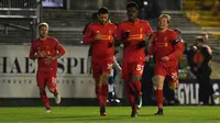 Ekspresi Lucas Leiva setelah berhasil mencetak gol bagi Liverpool ke gawang Plymouth Argyle di putaran ketiga Piala FA, Rabu (18/1/2017). (AFP/Ben Stansall)