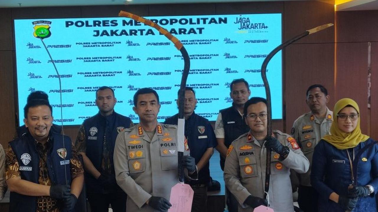 Polisi Tangkap 10 Pelaku Tawuran Maut di Jakarta Barat, Satu Tewas Akibat Sajam