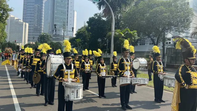 Tiga Partai koalisi Indonesia Bersatu (KIB), Golkar, PAN, dan PPP menghelat pawai kedatangan ke Kantor Komisi Pemilihan Umum (KPU) untuk mendaftar sebagai calon peserta Pemilu 2024.
