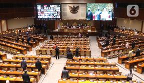 Suasana rapat paripurna ke-15 masa sidang IV tahun 2020-2021 di Kompleks Parlemen, Senayan, Jakarta, Selasa (23/3/2021). Rapat beragendakan mendengar laporan Baleg DPR terkait penetapan prolegnas RUU Prioritas tahun 2021. (Liputan6.com/Angga Yuniar)